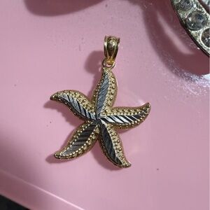 Firm price ! Second Hand 👏🏻 10k Gold and Silver Starfish Pendant